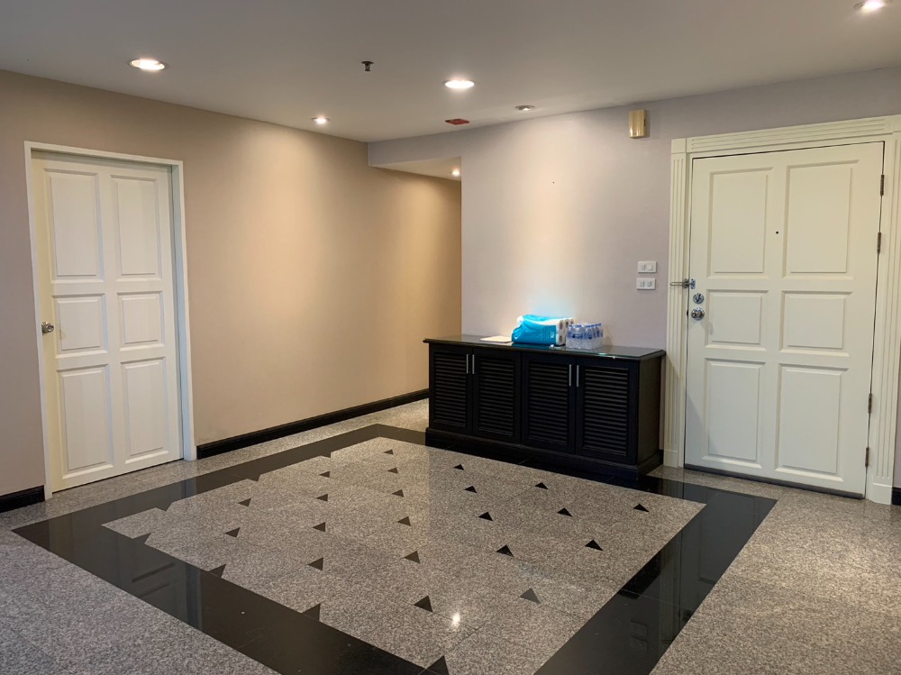 For RentCondoSathorn, Narathiwat : Sathorn Park Place 3 Beds 291 sqm have maid room 65k per month