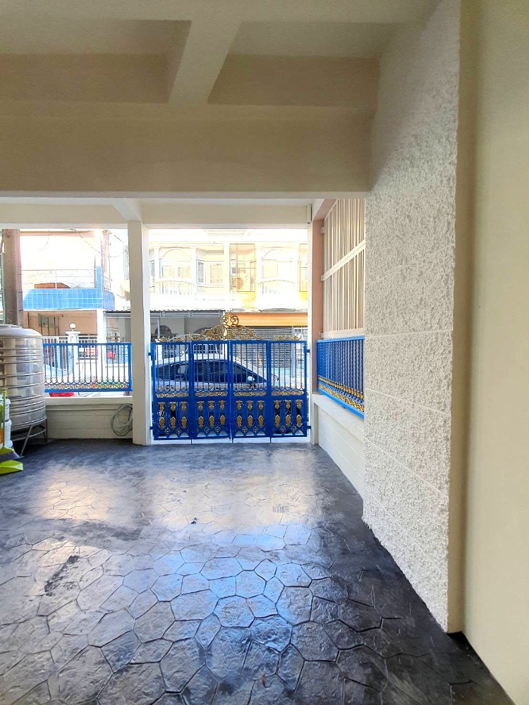 Townhouse for sale, next to SCB Park Ratchayothin, near Central Ladprao