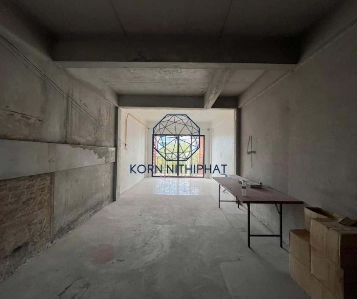 For RentShop HouseOnnut, Udomsuk : Rent a 5-story commercial building + roof 