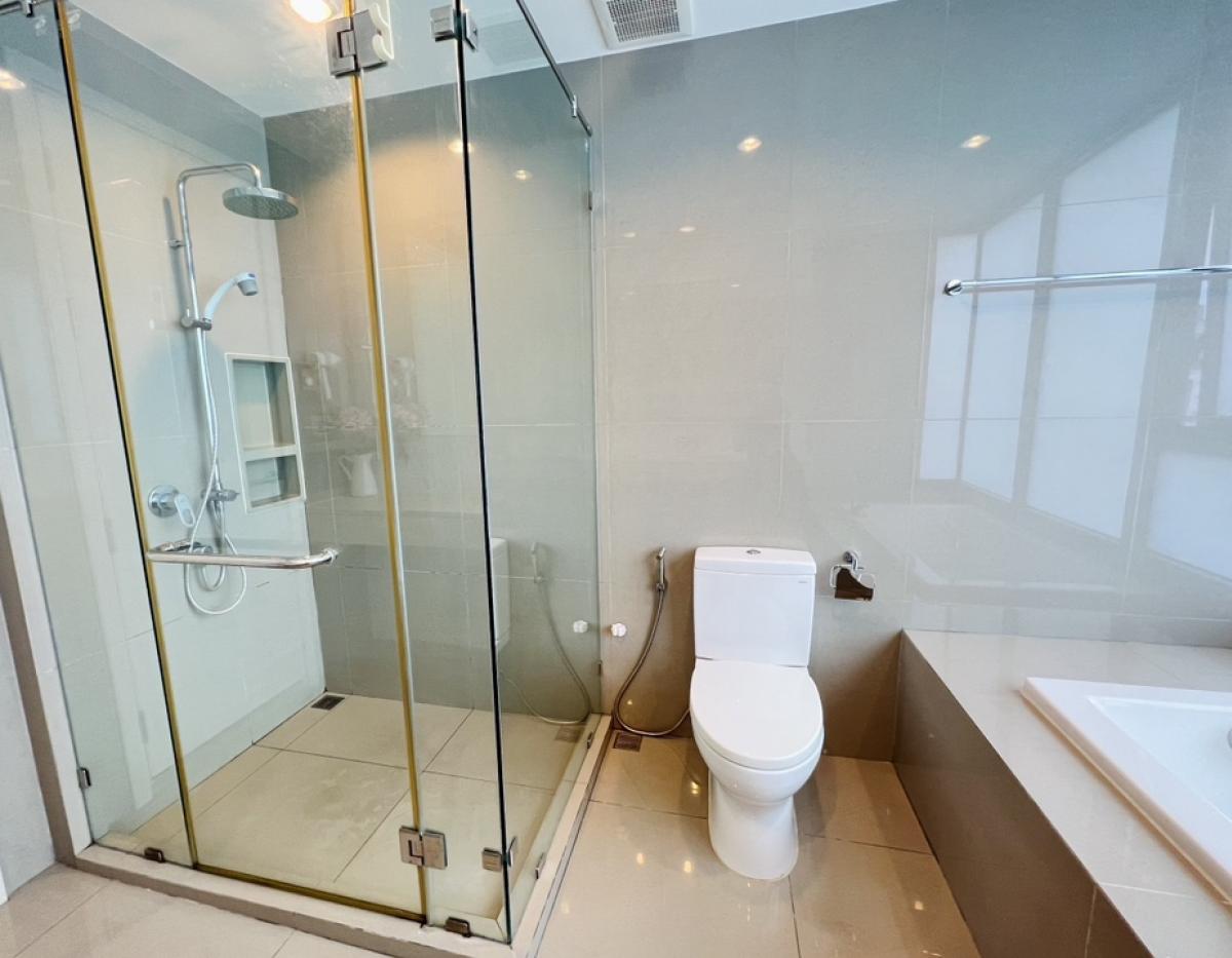 For SaleCondoSukhumvit, Asoke, Thonglor : 📢👇Corner unit at  Rhythm Sukhumvit 42,affordable and worth price for living or investing as located in good area and only few steps to BTS