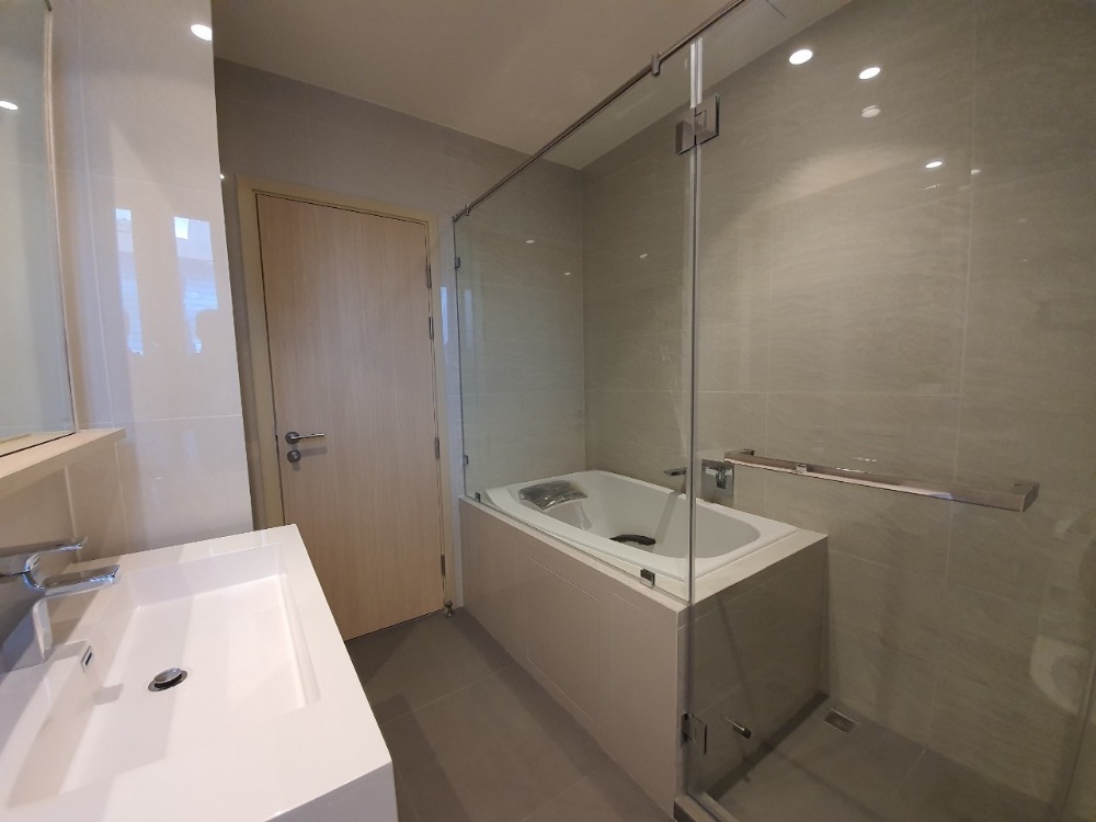 ให้เช่าคอนโดสุขุมวิท อโศก ทองหล่อ : Maru Ekkamai pet friendly two bedroom for rent