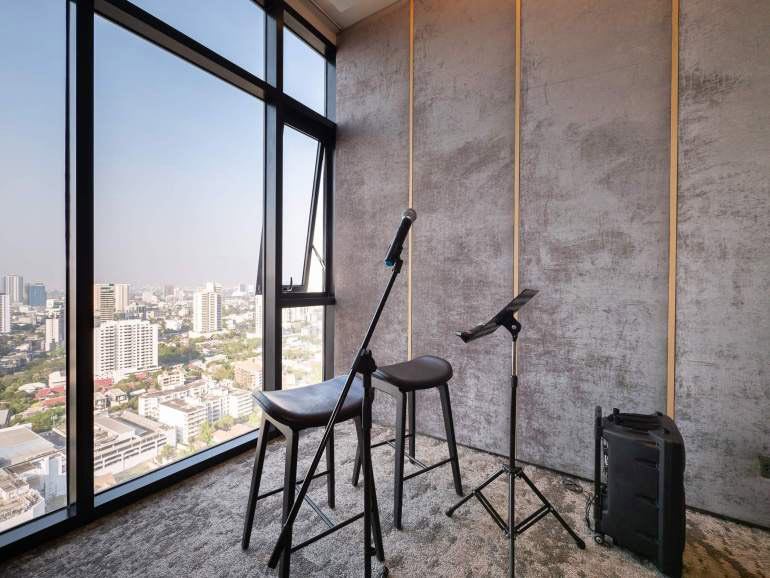 ให้เช่าคอนโดสุขุมวิท อโศก ทองหล่อ : Maru Ekkamai pet friendly two bedroom for rent