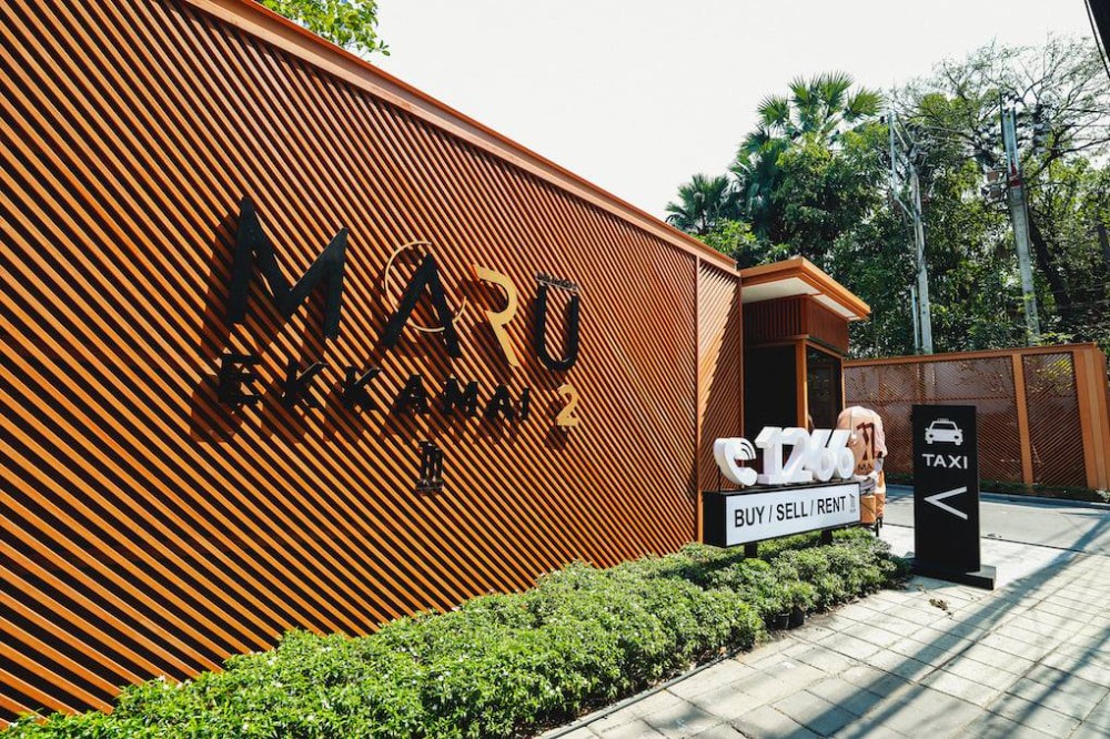 ให้เช่าคอนโดสุขุมวิท อโศก ทองหล่อ : Maru Ekkamai pet friendly two bedroom for rent