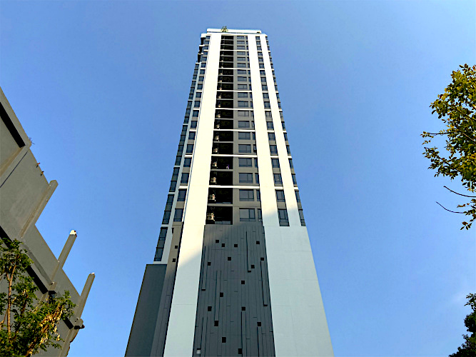 ให้เช่าคอนโดสุขุมวิท อโศก ทองหล่อ : Maru Ekkamai pet friendly two bedroom for rent