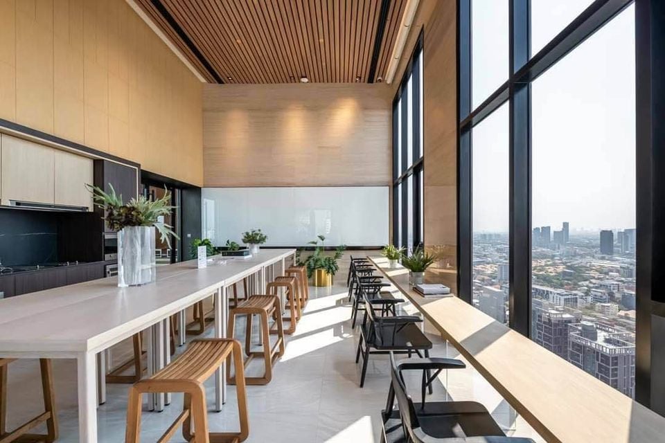 ให้เช่าคอนโดสุขุมวิท อโศก ทองหล่อ : Maru Ekkamai pet friendly two bedroom for rent