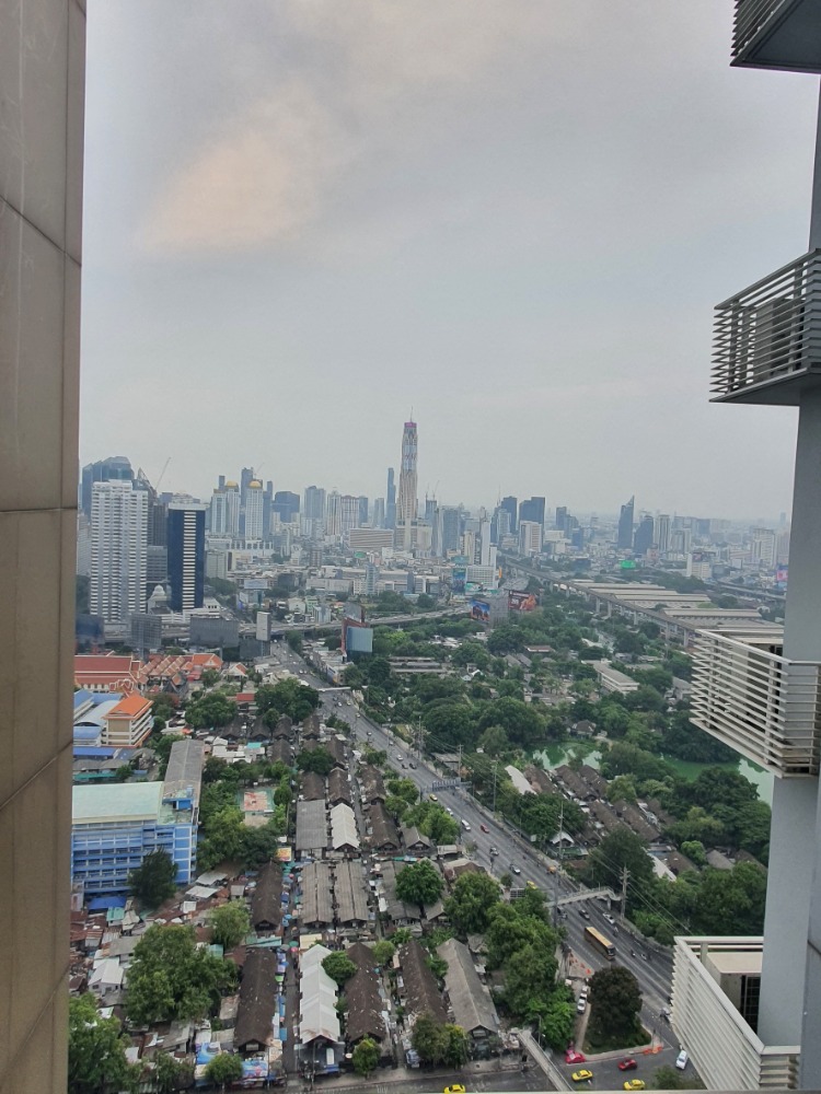 For SaleCondoRama9, Petchburi, RCA : Circle Condominiums: Million-dollar views in the heart of the city, starting at only 3.99 million baht!
