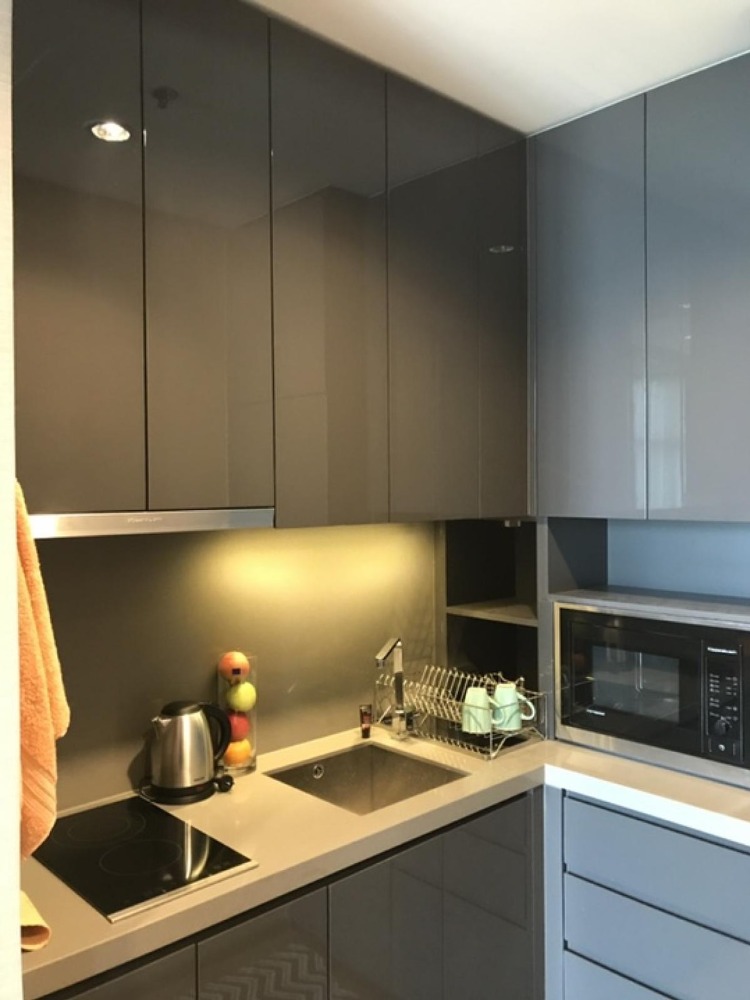 For RentCondoSathorn, Narathiwat : For rent ✨ The Diplomat Sathorn ✨ complete furniture and electrical appliances, near BTS Surasak.