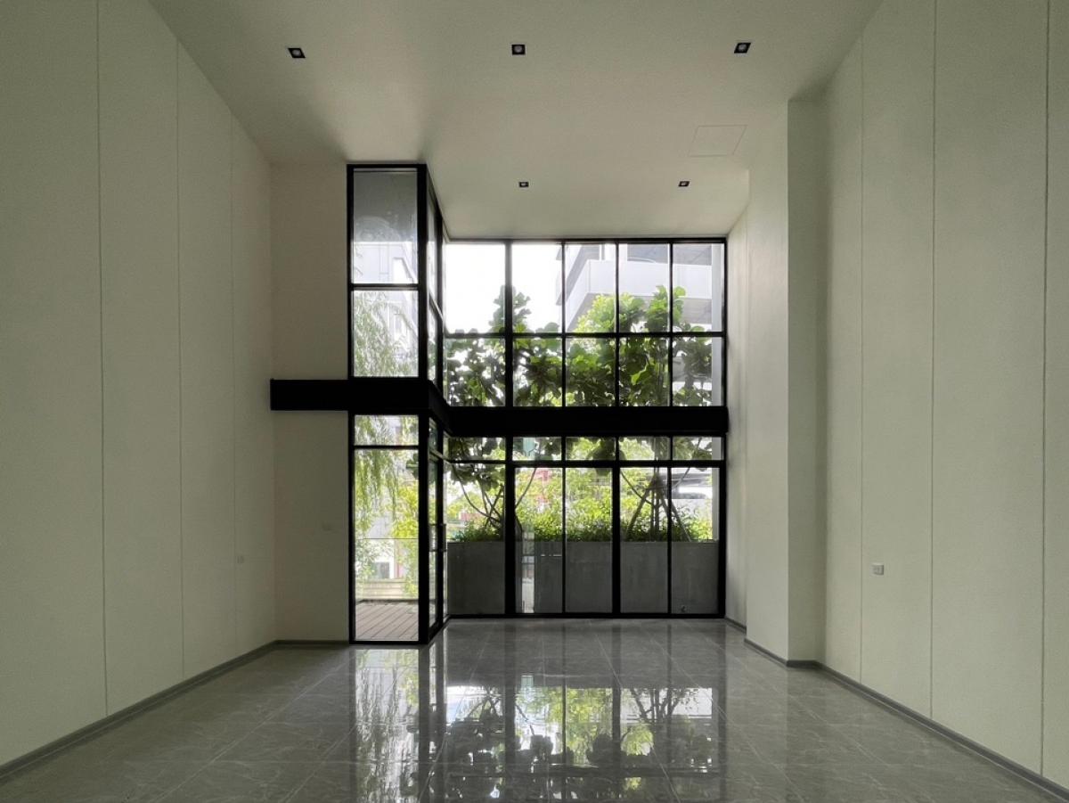 For SaleHome OfficeSamut Prakan,Samrong : For sale: Luxury Home Office, next to BTS Srinakarin-Phraeksa, go to Ekkamai-Bangna-Sathorn in 30 minutes.