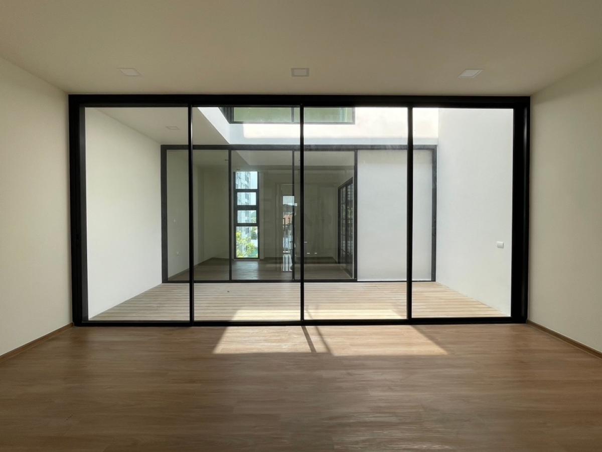 For SaleHome OfficeSamut Prakan,Samrong : For sale: Luxury Home Office, next to BTS Srinakarin-Phraeksa, go to Ekkamai-Bangna-Sathorn in 30 minutes.