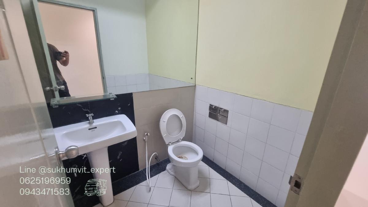 ให้เช่าสำนักงานสุขุมวิท อโศก ทองหล่อ : ทองหล่อ ให้เช่าออฟฟิศโลเคชั่นดี 149.40 ตารางเมตร เป็นระบบแอร์แยก มีห้องน้ำในตัว 2 ห้อง เหมาะเปิดกิจการโรงเรียนสอนพิเศษ คลินิก