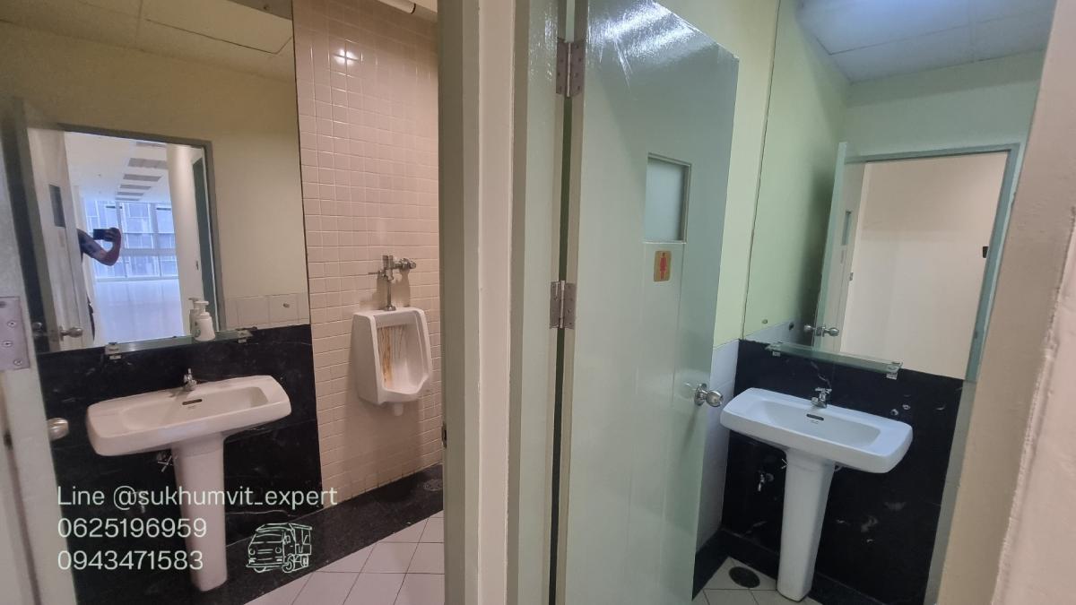 ให้เช่าสำนักงานสุขุมวิท อโศก ทองหล่อ : ทองหล่อ ให้เช่าออฟฟิศโลเคชั่นดี 149.40 ตารางเมตร เป็นระบบแอร์แยก มีห้องน้ำในตัว 2 ห้อง เหมาะเปิดกิจการโรงเรียนสอนพิเศษ คลินิก