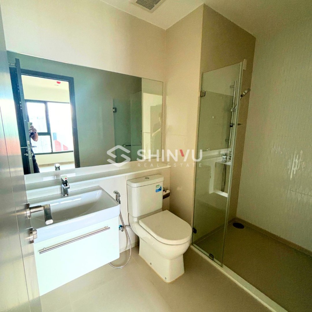 For SaleCondoRama9, Petchburi, RCA : Top floor close to swimming pool for Sale 1 Bed for 5.75m Baht..!!! at ✨ Life Asoke Hype✨ near Phetchaburi and Rama 9 Road. [SHN00305]