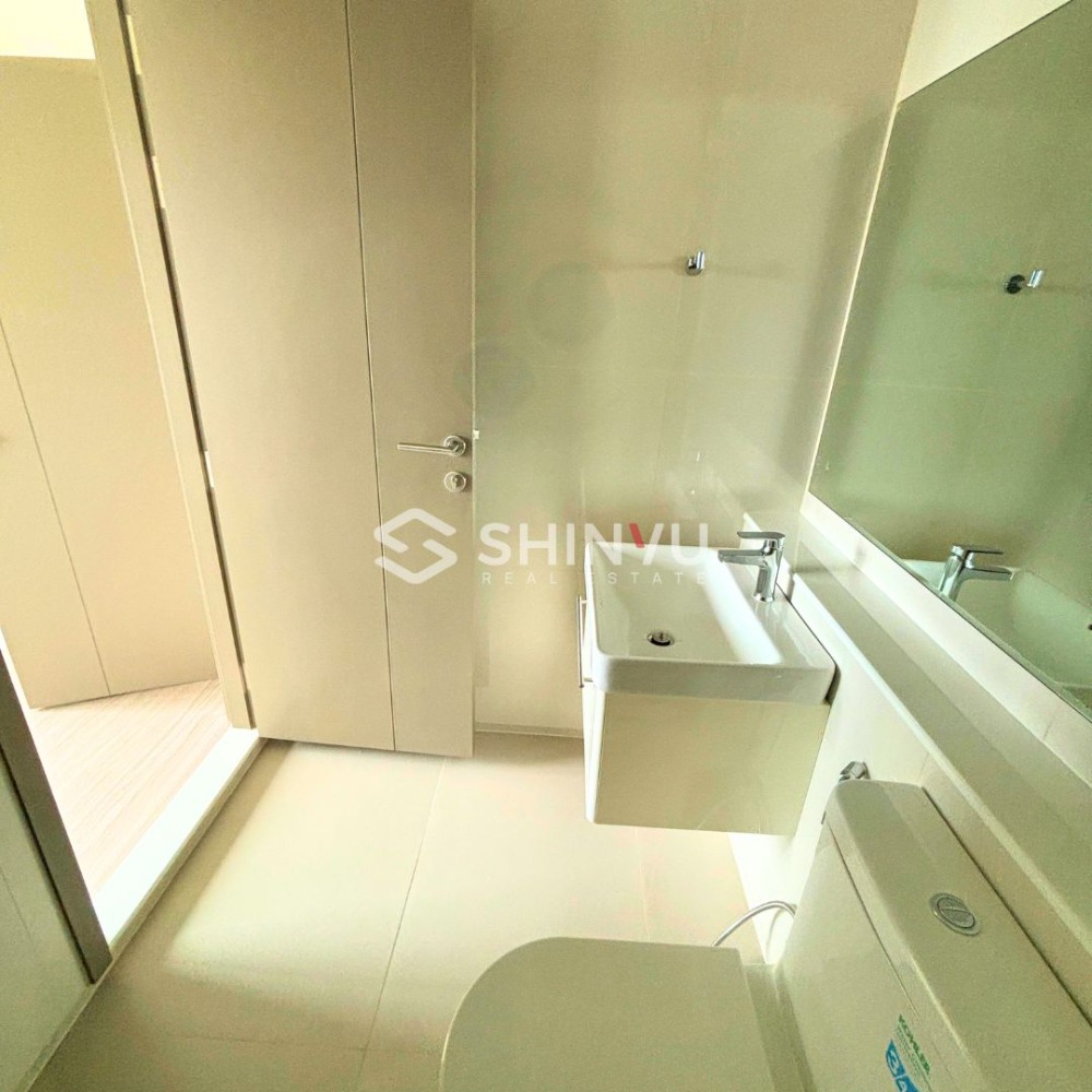 For SaleCondoRama9, Petchburi, RCA : Top floor close to swimming pool for Sale 1 Bed for 5.75m Baht..!!! at ✨ Life Asoke Hype✨ near Phetchaburi and Rama 9 Road. [SHN00305]