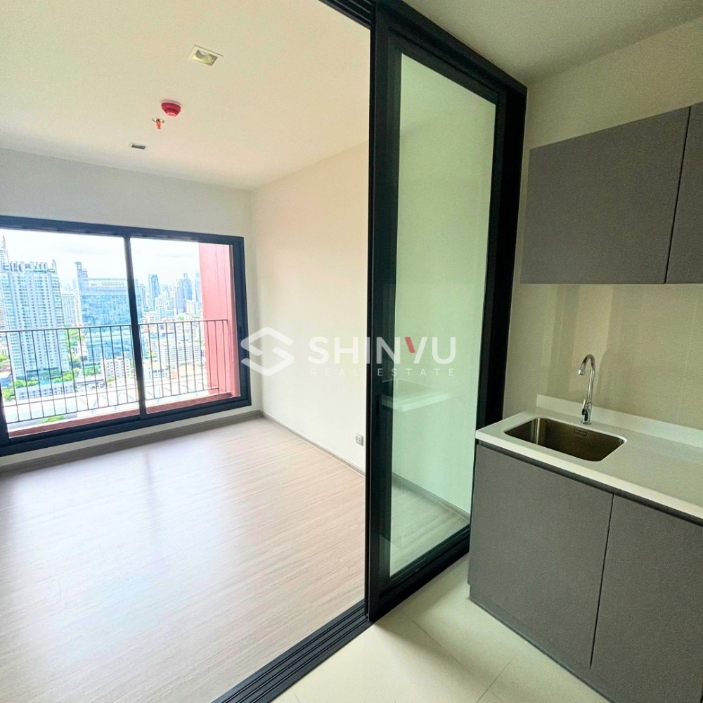 For SaleCondoRama9, Petchburi, RCA : Top floor close to swimming pool for Sale 1 Bed for 5.75m Baht..!!! at ✨ Life Asoke Hype✨ near Phetchaburi and Rama 9 Road. [SHN00305]