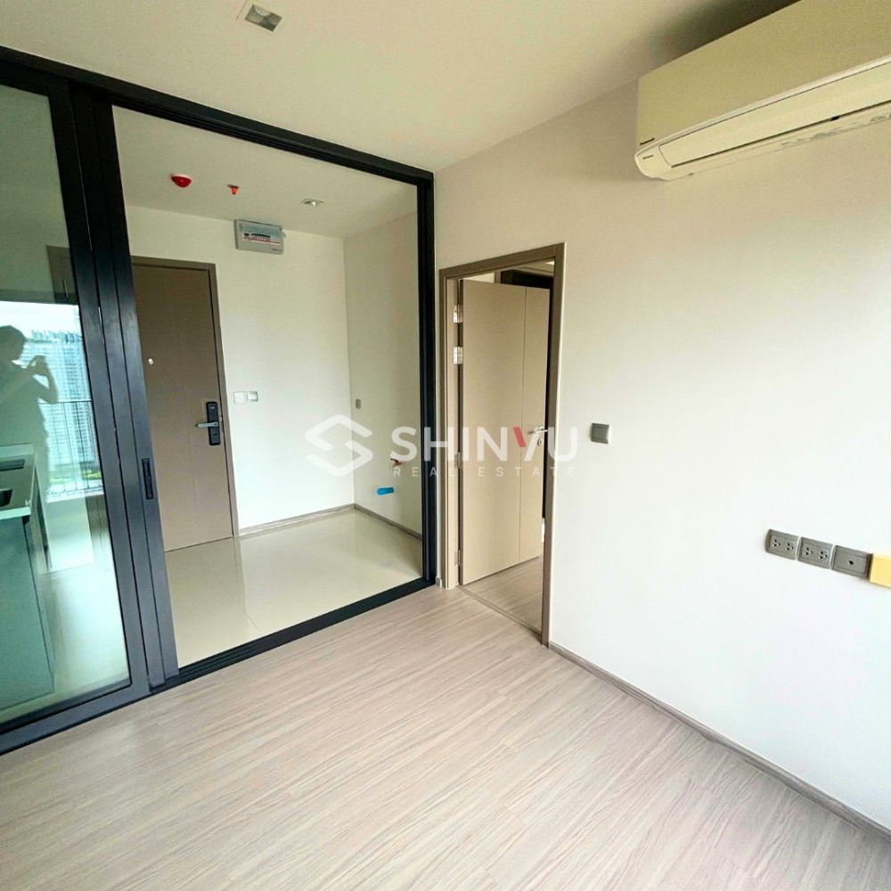 For SaleCondoRama9, Petchburi, RCA : Top floor close to swimming pool for Sale 1 Bed for 5.75m Baht..!!! at ✨ Life Asoke Hype✨ near Phetchaburi and Rama 9 Road. [SHN00305]