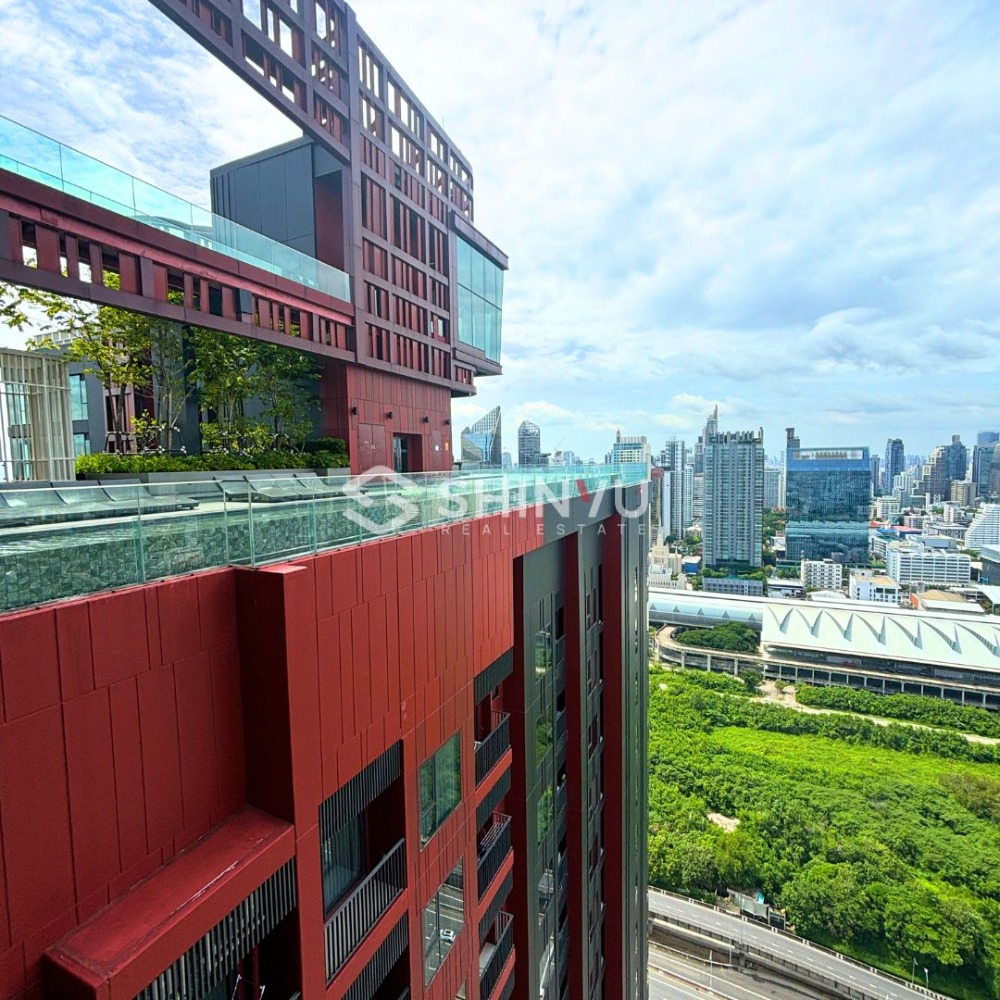 For SaleCondoRama9, Petchburi, RCA : Top floor close to swimming pool for Sale 1 Bed for 5.75m Baht..!!! at ✨ Life Asoke Hype✨ near Phetchaburi and Rama 9 Road. [SHN00305]