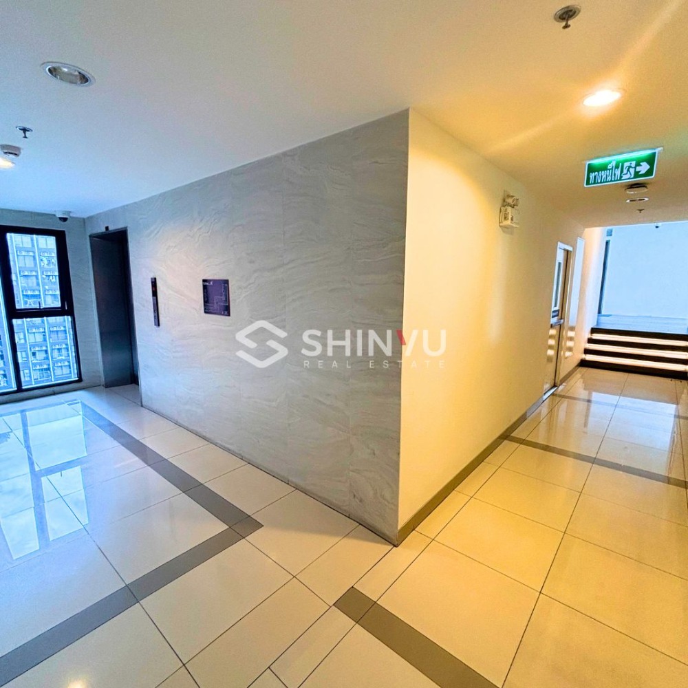 For SaleCondoRama9, Petchburi, RCA : Top floor close to swimming pool for Sale 1 Bed for 5.75m Baht..!!! at ✨ Life Asoke Hype✨ near Phetchaburi and Rama 9 Road. [SHN00305]