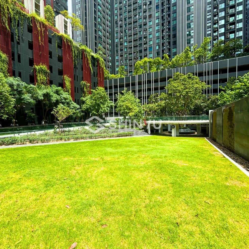 For SaleCondoRama9, Petchburi, RCA : Top floor close to swimming pool for Sale 1 Bed for 5.75m Baht..!!! at ✨ Life Asoke Hype✨ near Phetchaburi and Rama 9 Road. [SHN00305]