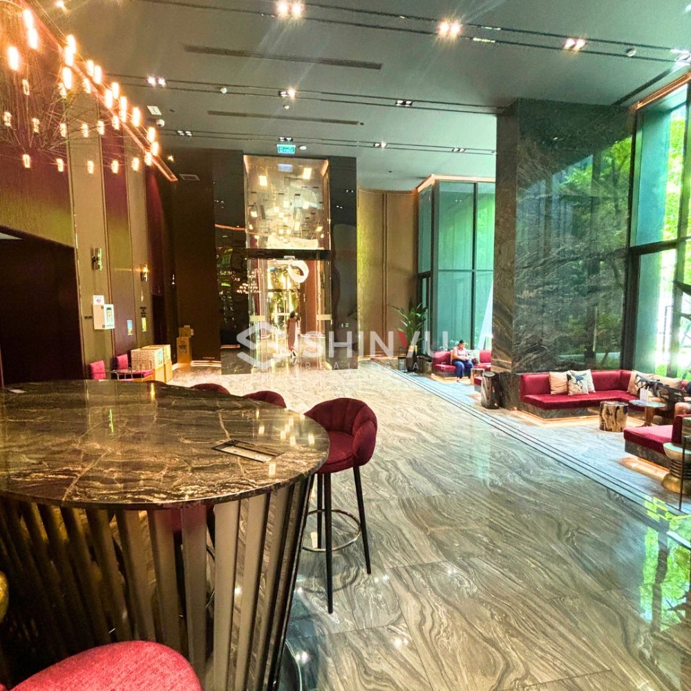 For SaleCondoRama9, Petchburi, RCA : Top floor close to swimming pool for Sale 1 Bed for 5.75m Baht..!!! at ✨ Life Asoke Hype✨ near Phetchaburi and Rama 9 Road. [SHN00305]