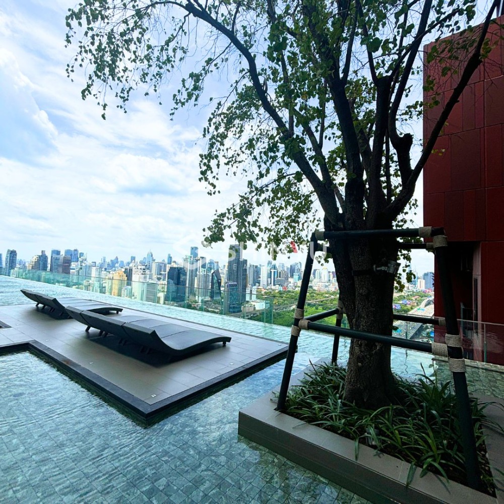 For SaleCondoRama9, Petchburi, RCA : Top floor close to swimming pool for Sale 1 Bed for 5.75m Baht..!!! at ✨ Life Asoke Hype✨ near Phetchaburi and Rama 9 Road. [SHN00305]