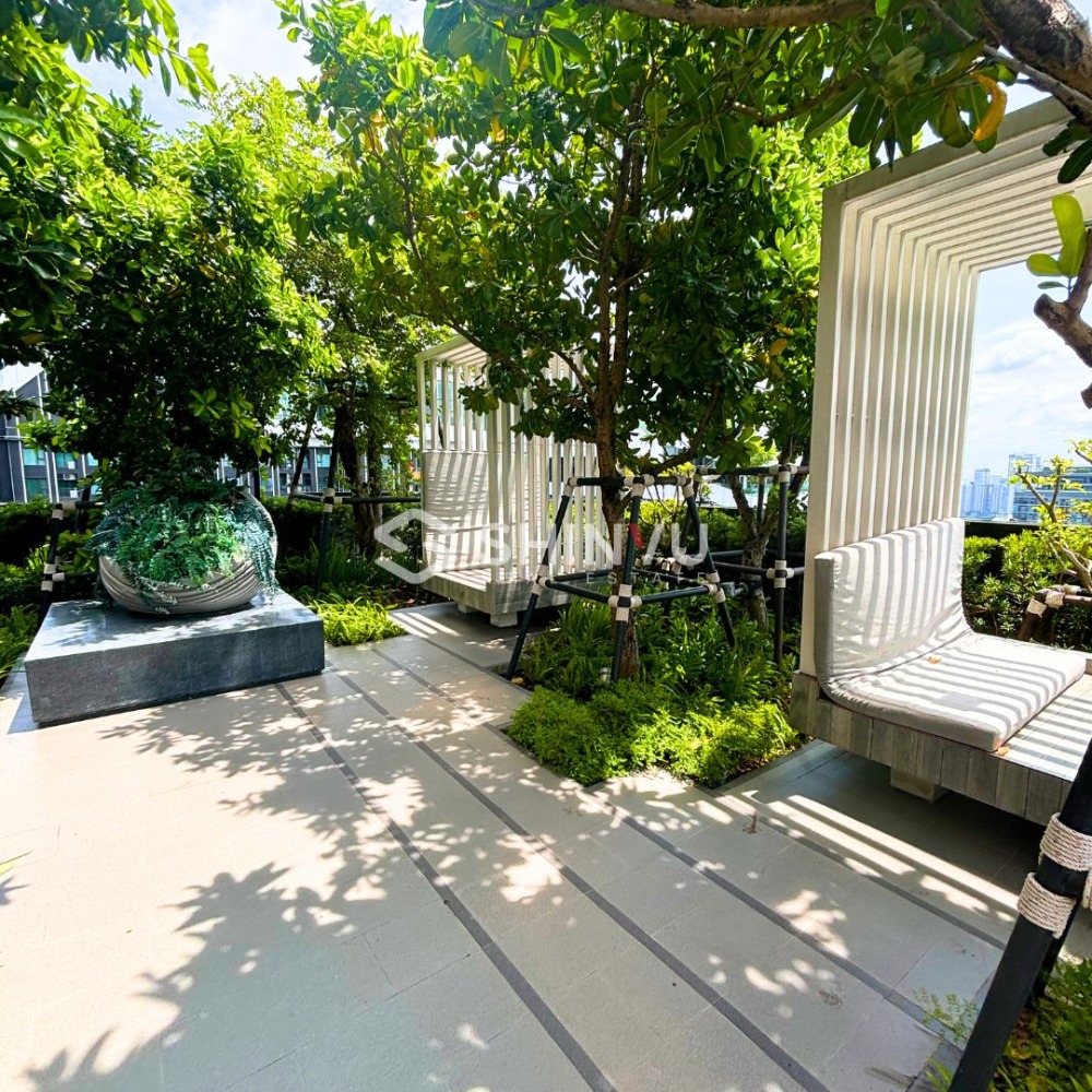 For SaleCondoRama9, Petchburi, RCA : Top floor close to swimming pool for Sale 1 Bed for 5.75m Baht..!!! at ✨ Life Asoke Hype✨ near Phetchaburi and Rama 9 Road. [SHN00305]