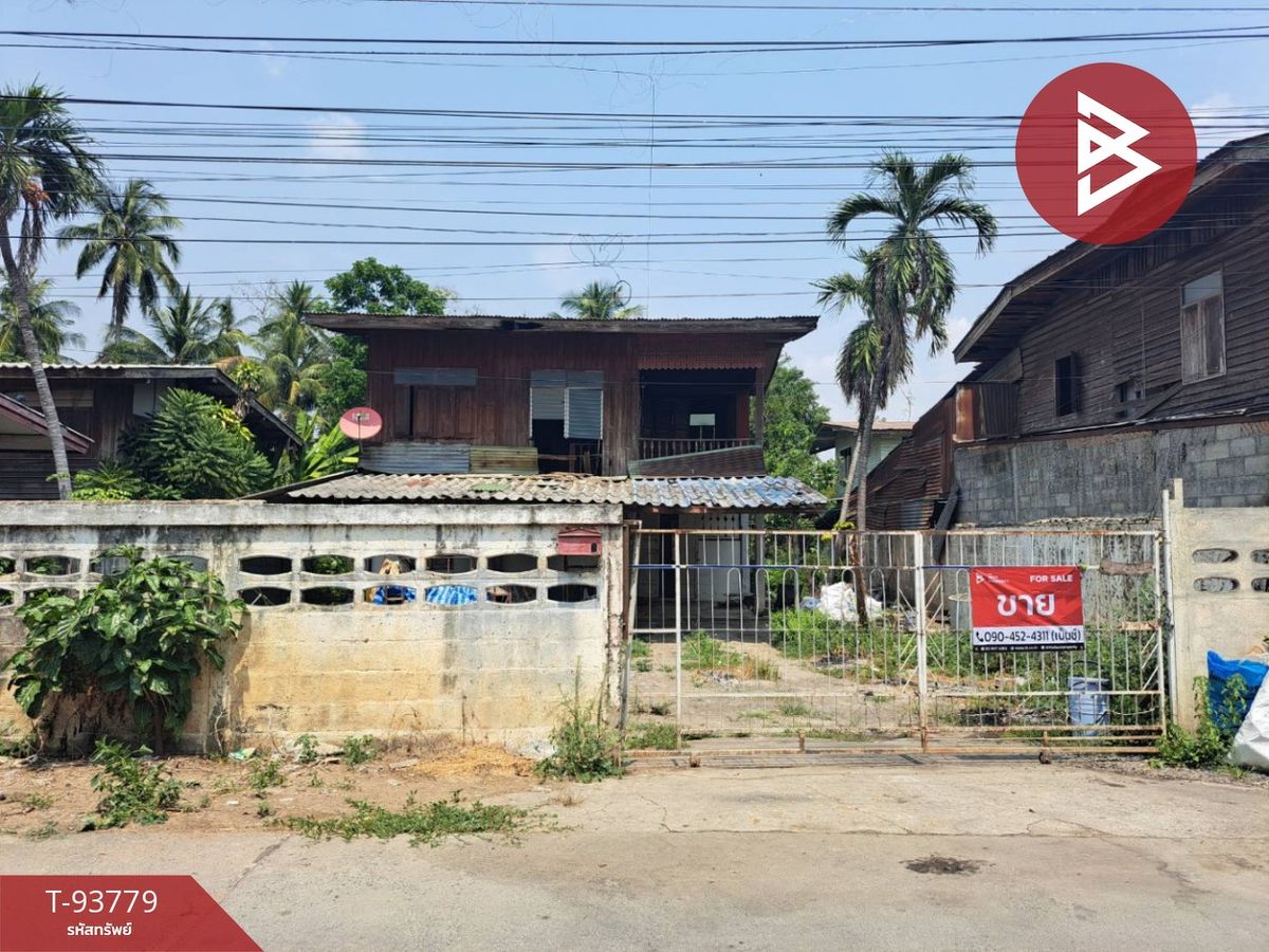For SaleLandNakhon Sawan : Land for sale with buildings, area 1 rai 35 square wa, Kao Liao, Nakhon Sawan