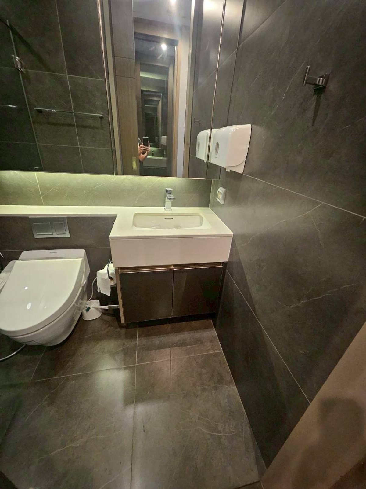 ให้เช่าคอนโดพระราม 9 เพชรบุรีตัดใหม่ RCA : ให้ เช่า ด่วน THE ESSE at SINGHA COMPLEX 1ห้องนอน 1ห้องน้ำ พร้อมอยู่