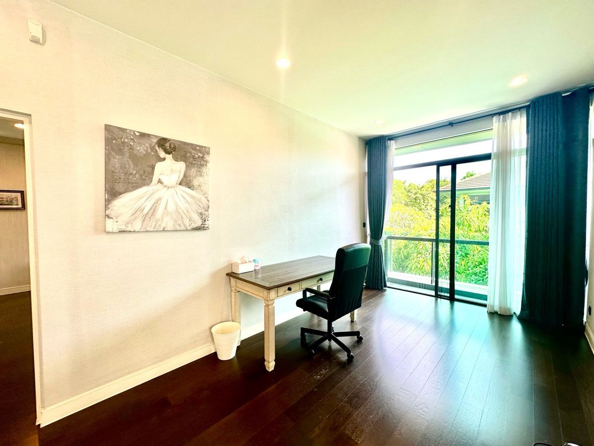 For RentHousePattanakan, Srinakarin : Owner post, Availiable for rent by 20/09/2025. welcome agent and short term. House for rent in prime location near Brighton and Wellington international schools 4 beds 4 baths and maid room, detached House near Brighton and Wellington schools