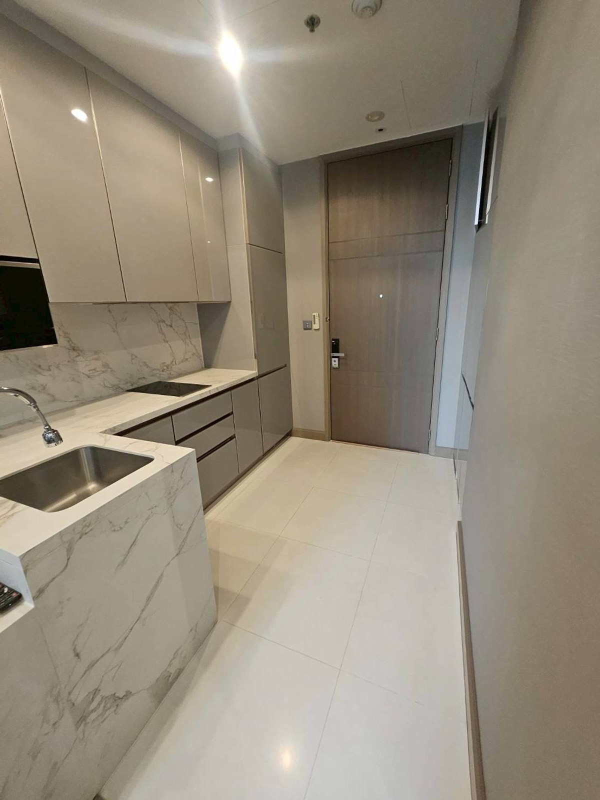 ให้เช่าคอนโดพระราม 9 เพชรบุรีตัดใหม่ RCA : ให้ เช่า ด่วน THE ESSE at SINGHA COMPLEX 1ห้องนอน 1ห้องน้ำ พร้อมอยู่