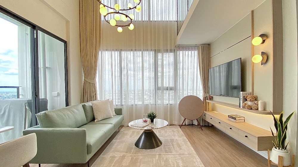 For SaleCondoRama9, Petchburi, RCA : For sale: Loft room, corner room, high floor, panoramic view, furnished, ready to move in