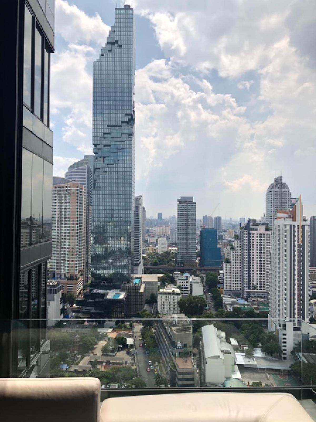 For RentCondoSilom, Saladaeng, Bangrak : 📢👇 Living at Ashton Silom is very worthwhile , reasonable price for 2 beds , modern decoration, unblocked city view, fully furnished, convenient access to multiple transportation routes, close to the BTS and expressways. Ready to move in