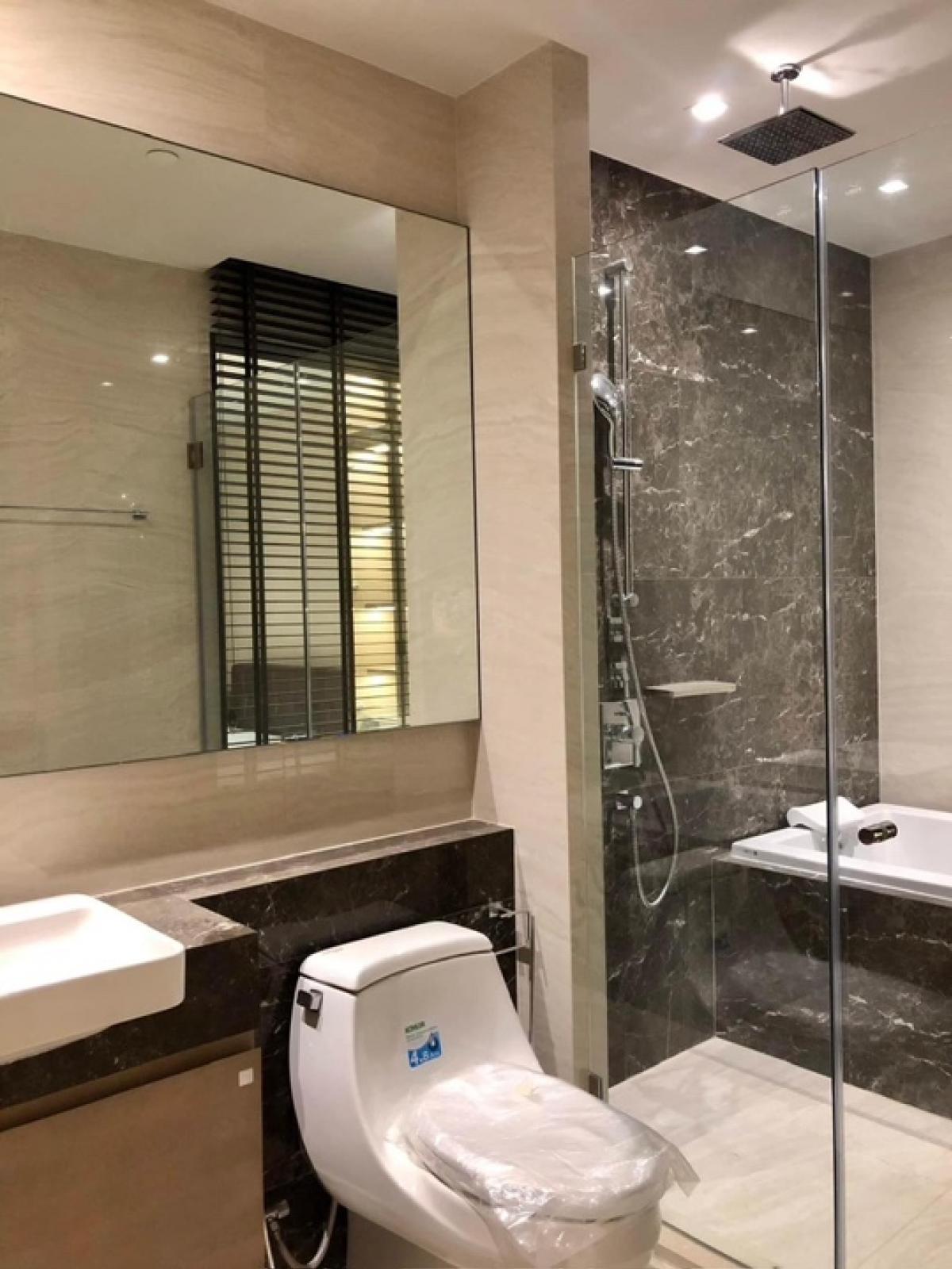 For RentCondoSilom, Saladaeng, Bangrak : 📢👇 Living at Ashton Silom is very worthwhile , reasonable price for 2 beds , modern decoration, unblocked city view, fully furnished, convenient access to multiple transportation routes, close to the BTS and expressways. Ready to move in