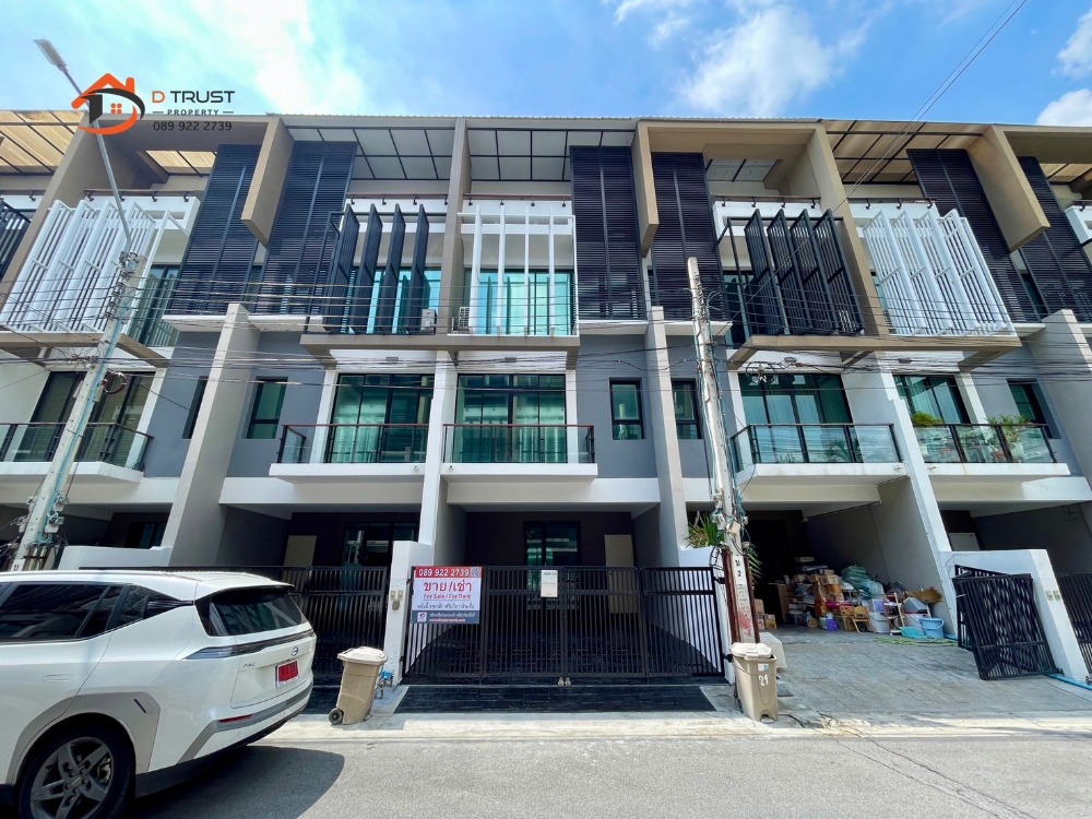 For SaleTownhomeOnnut, Udomsuk : Townhouse for sale, 4 floors, Townhouse, Bless Town, Sukhumvit 50, Bless Town Sukhumvit 50, Phra Khanong Subdistrict, Khlong Toei District, near BTS On Nut, only 900 meters.