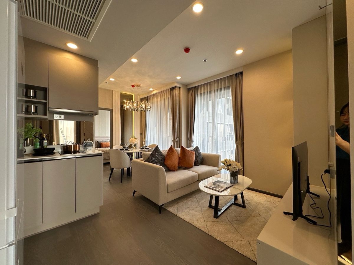For RentCondoKhlongtoei, Kluaynamthai : 3 bedrooms, Penthouse, View Benjamin park, 28th floor, empty room, 110,000, 0 meters, Mrt Branded Residence Dusit Thani, free trainer and Dusit maid 2 times per month for the duration of the contract.