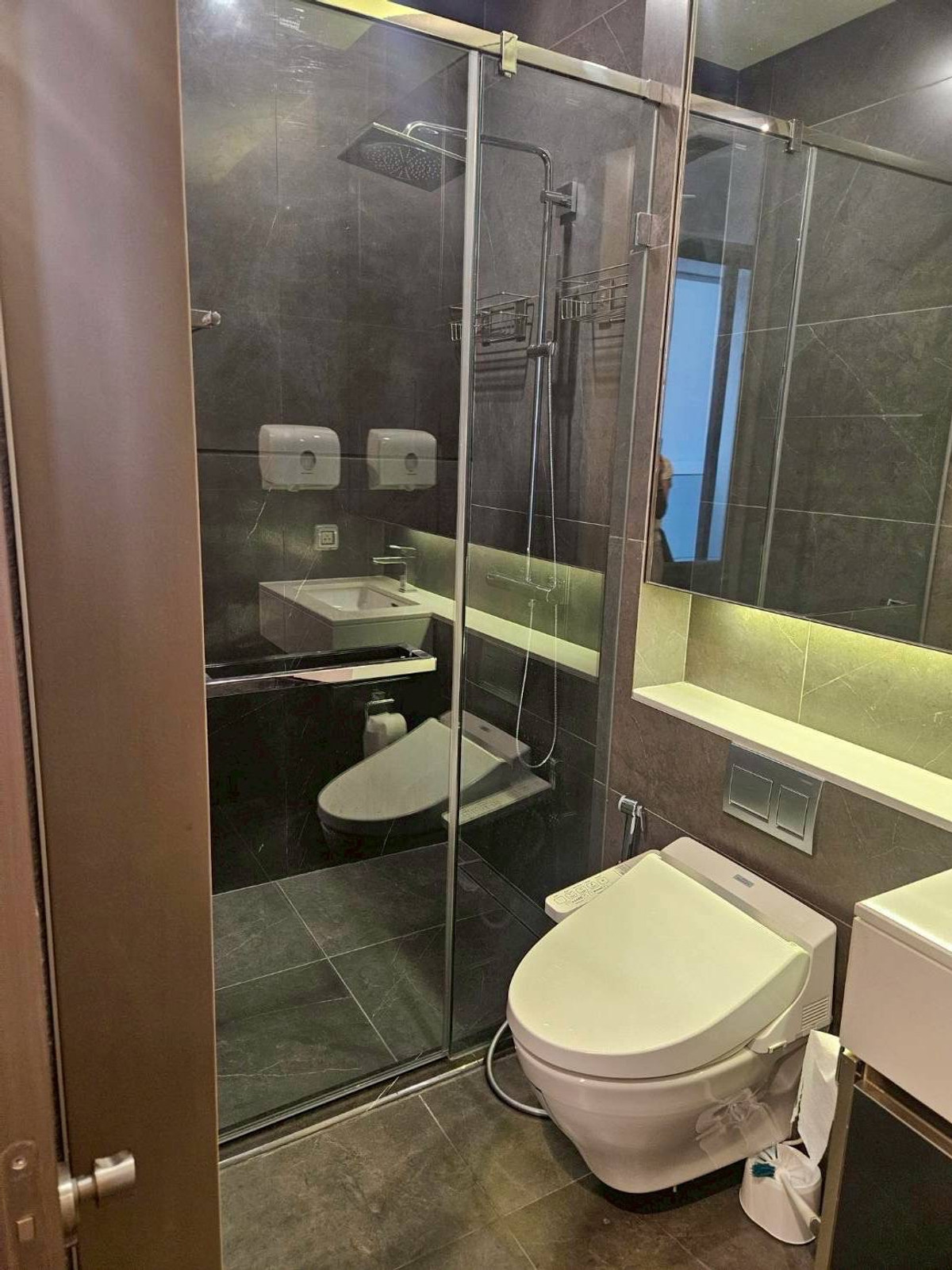 ให้เช่าคอนโดพระราม 9 เพชรบุรีตัดใหม่ RCA : ให้ เช่า ด่วน THE ESSE at SINGHA COMPLEX 1ห้องนอน 1ห้องน้ำ พร้อมอยู่