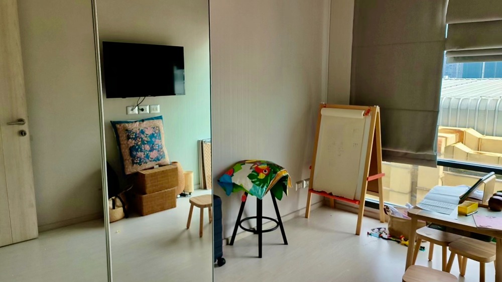 For RentCondoSukhumvit, Asoke, Thonglor : Sell 2 bed Rhythm Sukhumvit 42, BTS Ekkamai, 78 sqm. 60K/month