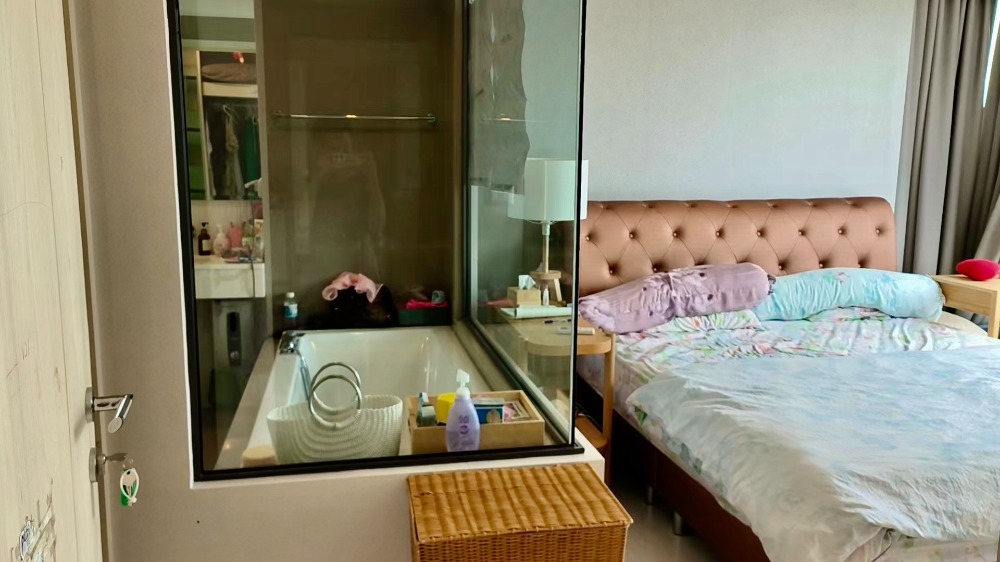 For RentCondoSukhumvit, Asoke, Thonglor : Sell 2 bed Rhythm Sukhumvit 42, BTS Ekkamai, 78 sqm. 60K/month