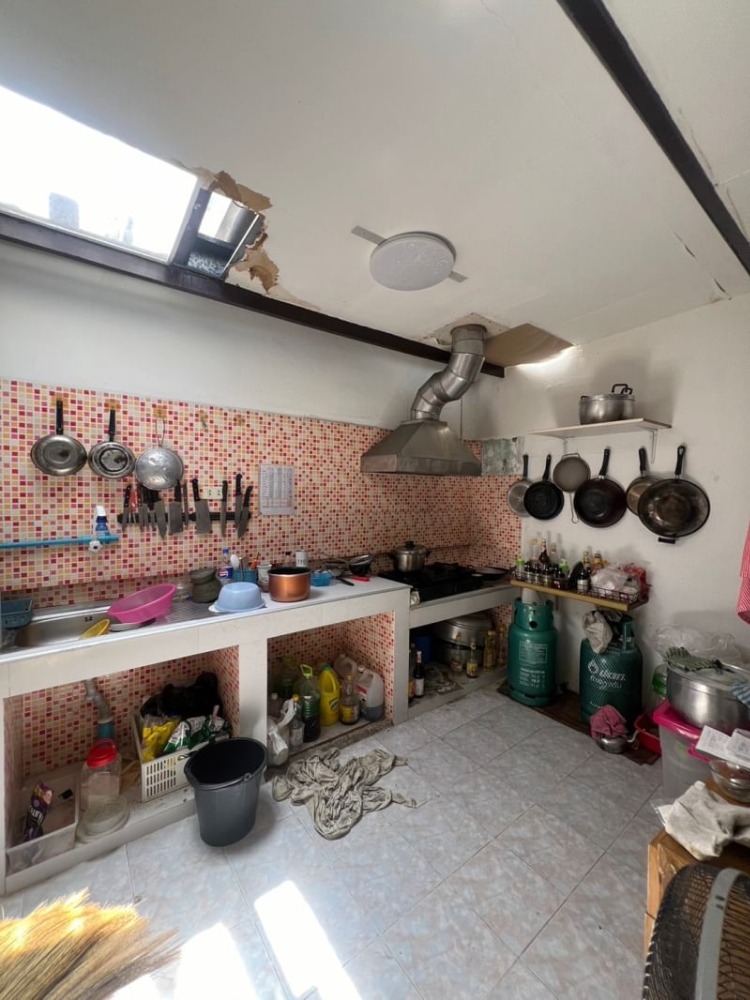 For SaleHouseChokchai 4, Ladprao 71, Ladprao 48, : Single-storey house for sale, size 44 sq m., Soi Lat Phrao, Wang Hin 47, house built on the full area