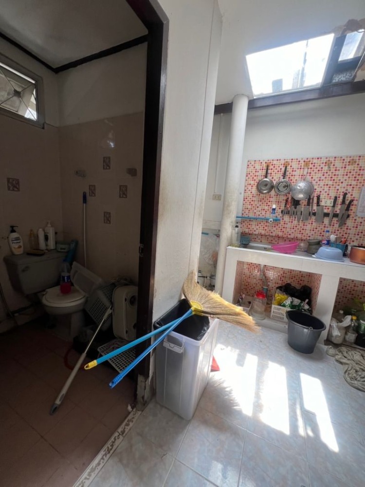 For SaleHouseChokchai 4, Ladprao 71, Ladprao 48, : Single-storey house for sale, size 44 sq m., Soi Lat Phrao, Wang Hin 47, house built on the full area