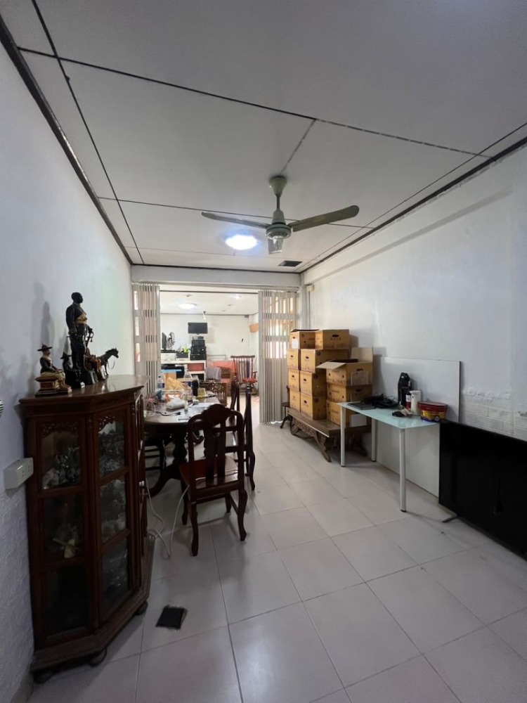 For SaleHouseChokchai 4, Ladprao 71, Ladprao 48, : Single-storey house for sale, size 44 sq m., Soi Lat Phrao, Wang Hin 47, house built on the full area