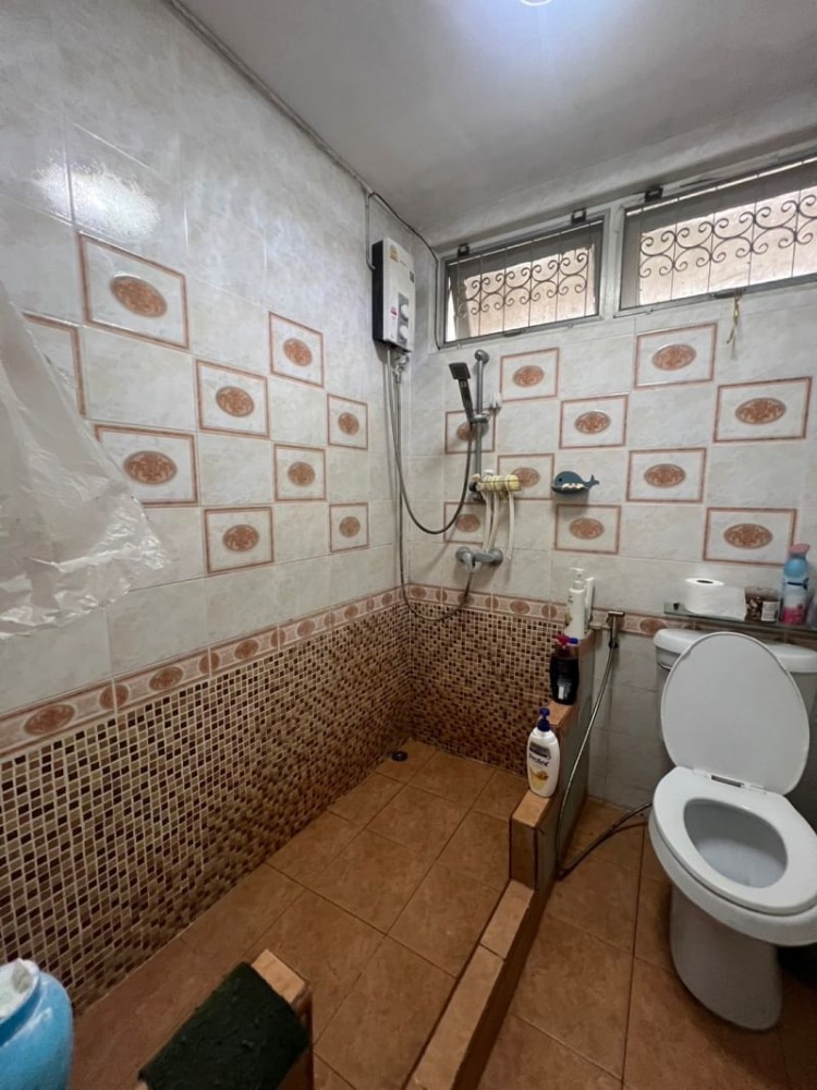 For SaleHouseChokchai 4, Ladprao 71, Ladprao 48, : Single-storey house for sale, size 44 sq m., Soi Lat Phrao, Wang Hin 47, house built on the full area