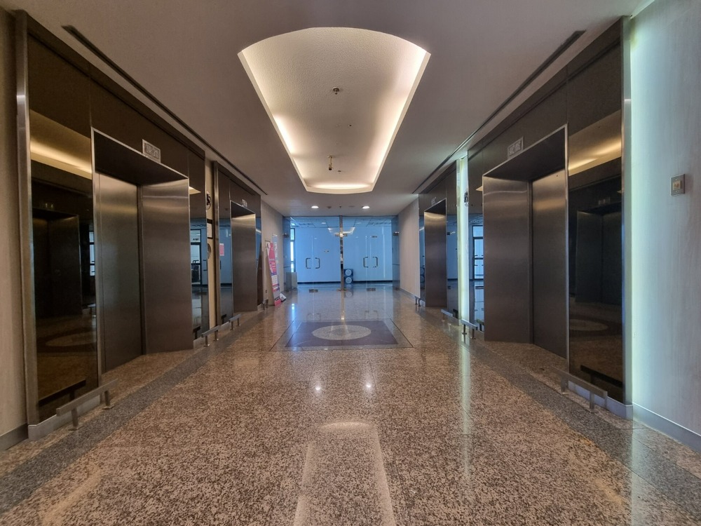 For RentOfficePinklao, Charansanitwong : Office space for rent, Central Pinklao Office Tower, office space for rent in the Pinklao area. Next to Borommaratchachonnani Road, 17th floor, area 100.74 sq m, monthly fee 60,444 baht*
