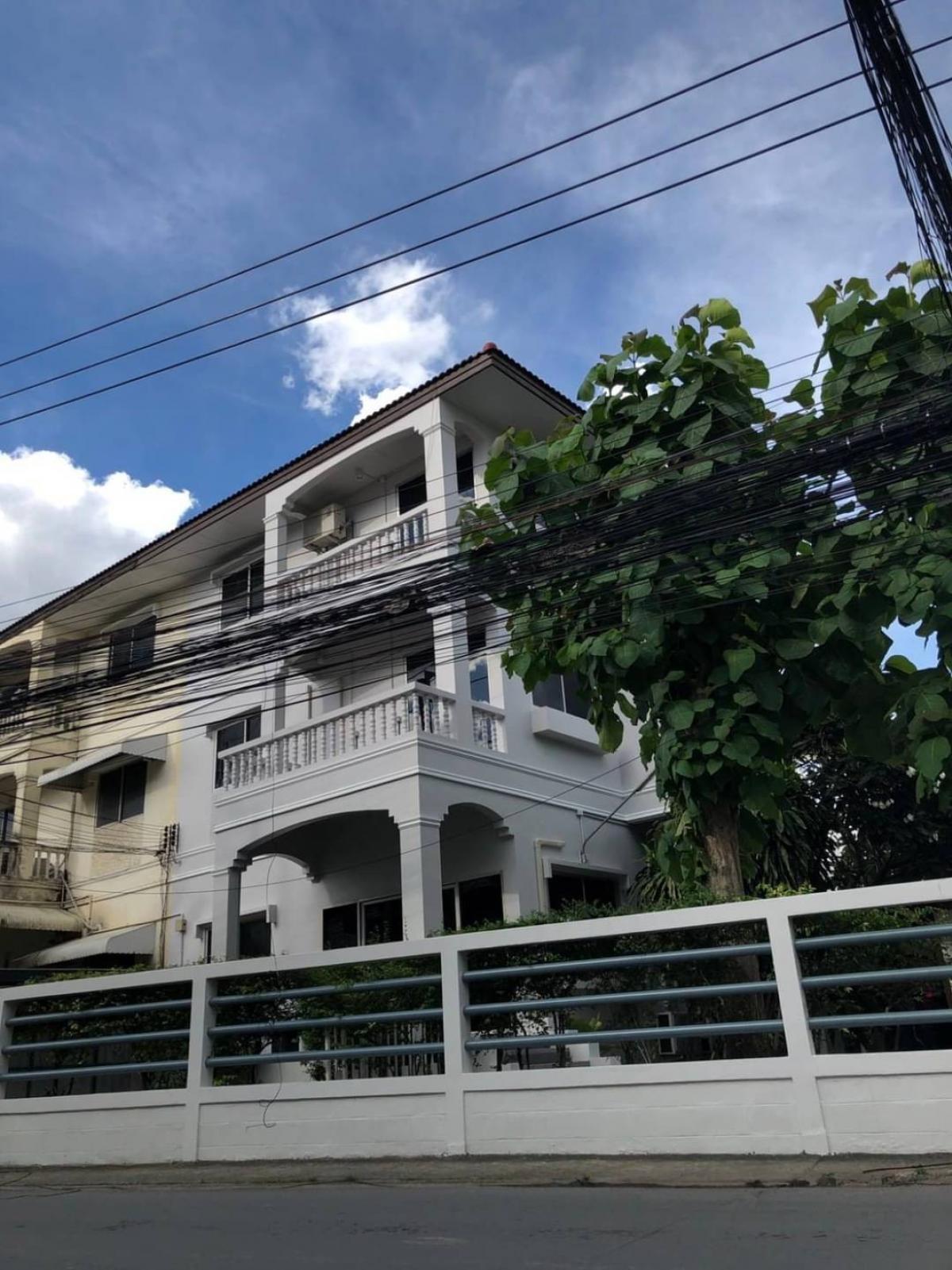 ให้เช่าโฮมออฟฟิศนวมินทร์ รามอินทรา : ให้เช่าอาคารแฝดติดถนน แบ่งแยกส่วนชัดเจน พื้นที่ 100 ตร.วา