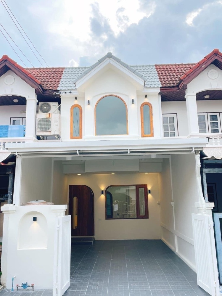 For SaleTownhomeNawamin, Ramindra : For sale: 2-storey renovated minimalist townhouse, Arunthorn Village, Sukhapiban 5, Soi 45, Orngen, Sai Mai, extremely beautiful, 2 bedrooms, 2 bathrooms #Promotion: free transfer fee and all expenses at the Land Department, selling for 2,250,000 baht, a 