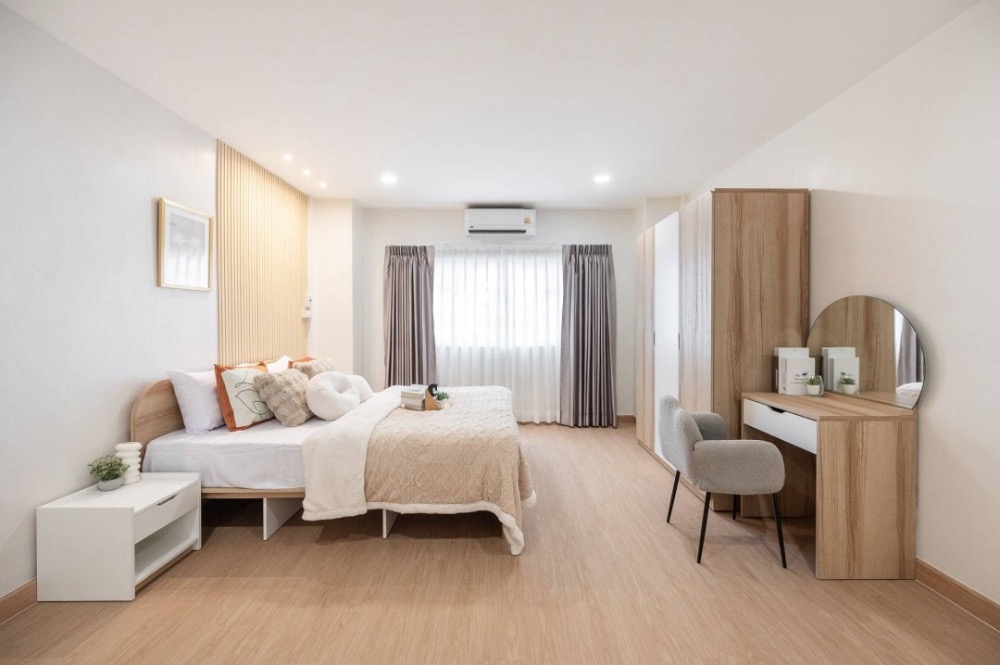 For SaleTownhomeLadprao101, Happy Land, The Mall Bang Kapi : Pibul Village, Lat Phrao 101, beautiful townhouse near the BTS Lat Phrao 101 Station