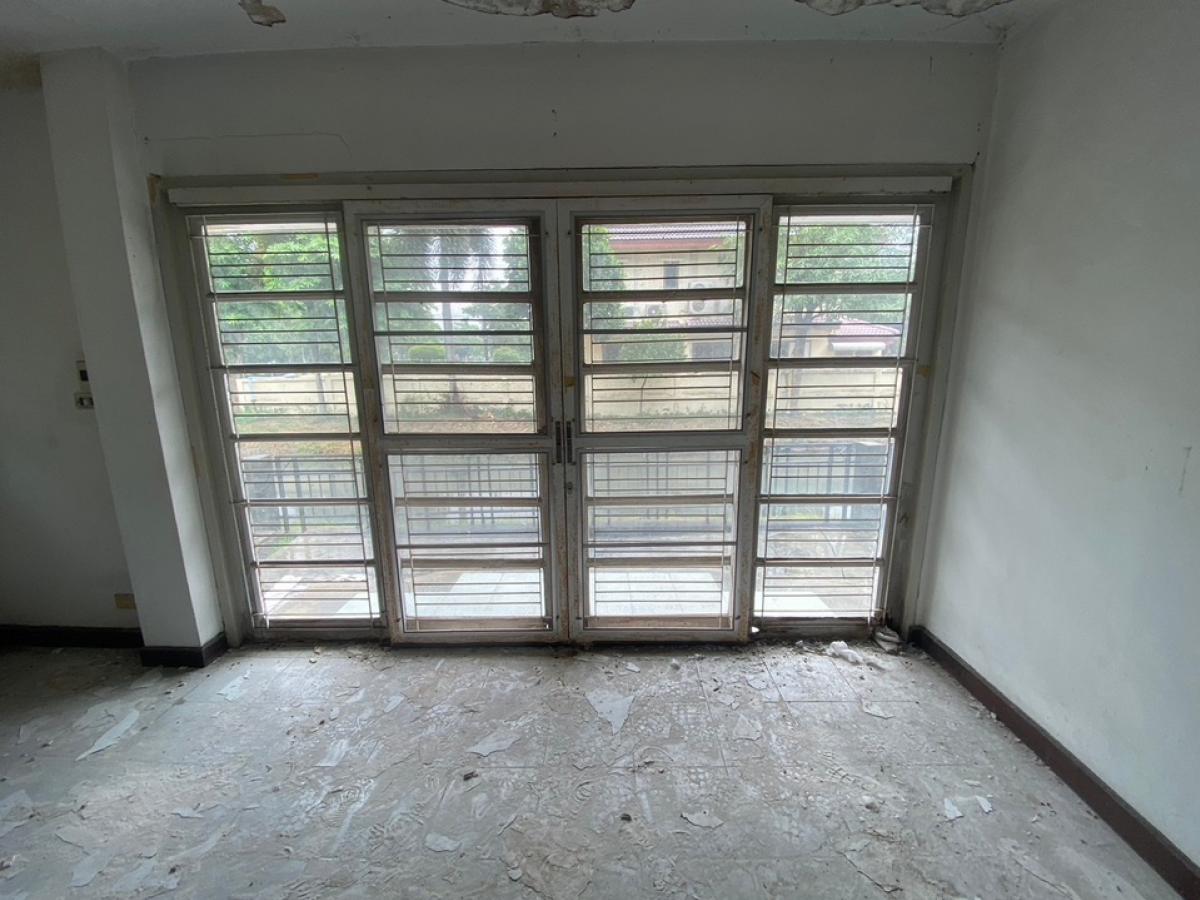 ขายบ้านมีนบุรี-ร่มเกล้า : ขายบ้าน ด้านหลังติดน้ำ หมู่บ้านฟลอร่าวิลล์พาร์คซิตี้ สุวินทวงศ์ 38บรรยากาศดี เงียบสงบ (บ้านหัวมุม)พื้นที่  146 ตรว.3ห้องนอน 2ห้องน้ำ 1ห้องอเนกประสงค์1ห้องโถง 1ห้องนั่งเล่น 1ห้องครัว   ราคา  4,500,000.โทร 093-028-1245id line:properagency