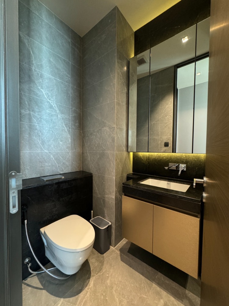 For RentCondoWitthayu, Chidlom, Langsuan, Ploenchit : For rent, 2 bedrooms, high floor, fully furnished, ready to move in