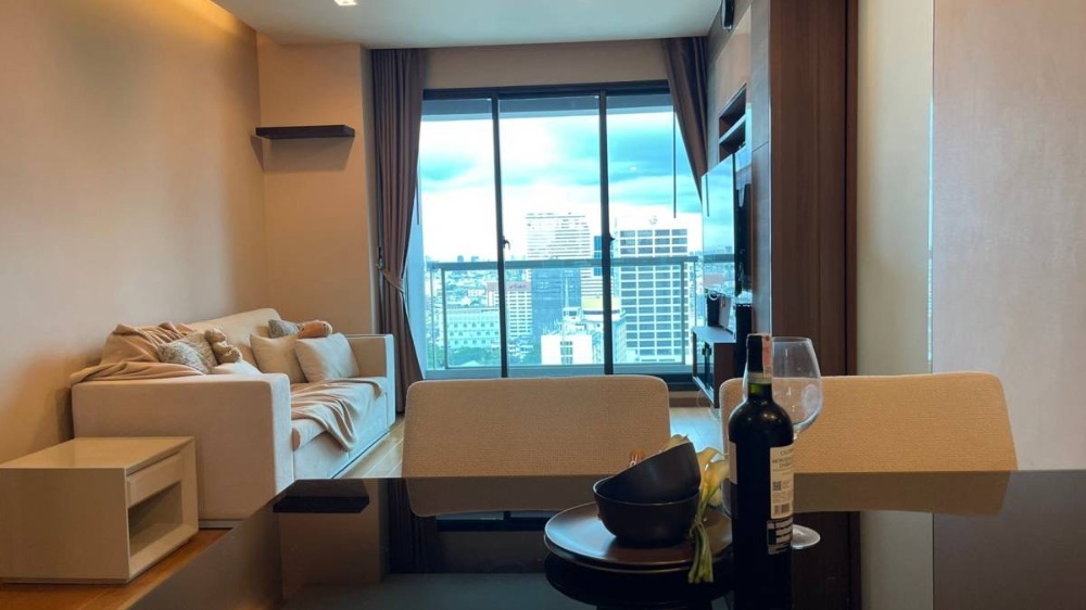 ให้เช่าคอนโดสาทร นราธิวาส : For rent !! The Address Sathorn 1 bed 56sq.m Corner room @33,000 thb Ready to move in