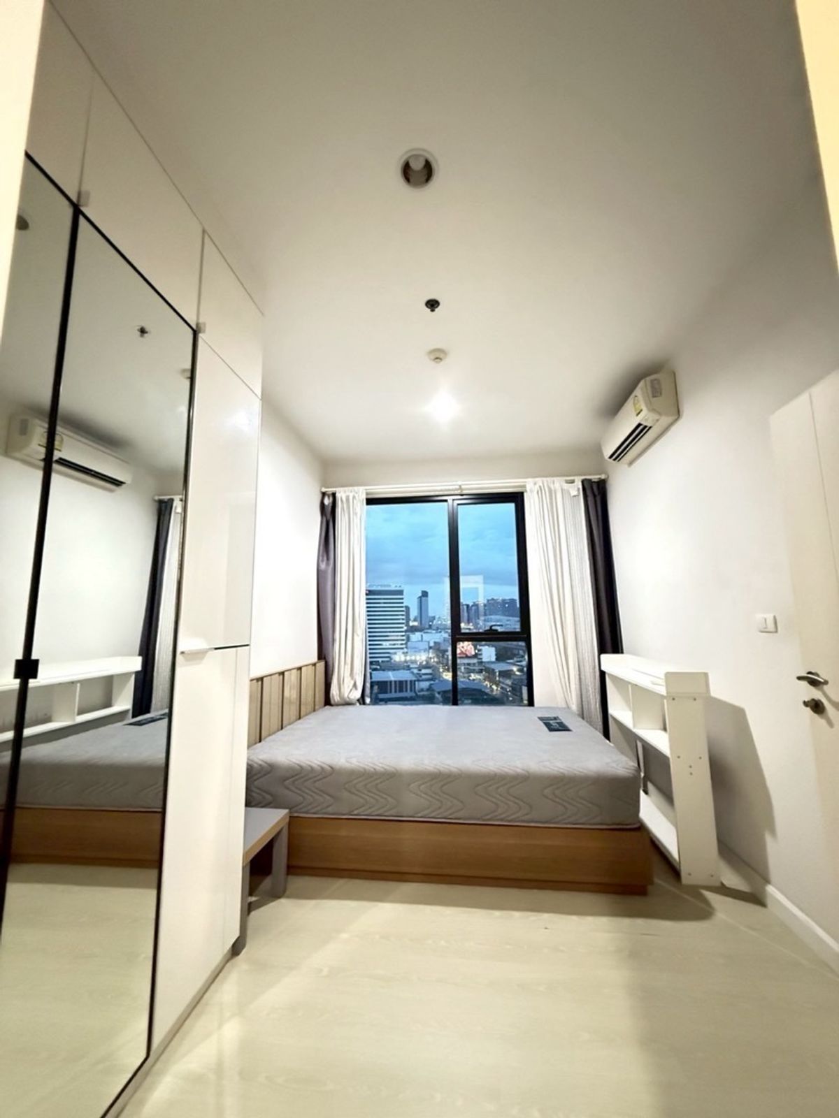 ให้เช่าคอนโดพระราม 9 เพชรบุรีตัดใหม่ RCA : ให้เช่า the niche pride thonglor-phetchaburi ขนาด31ตร.ม 1ห้องนอน ชั้น12 วิวเมือง ราคา14,000฿ มีเครื่องซักผ้า