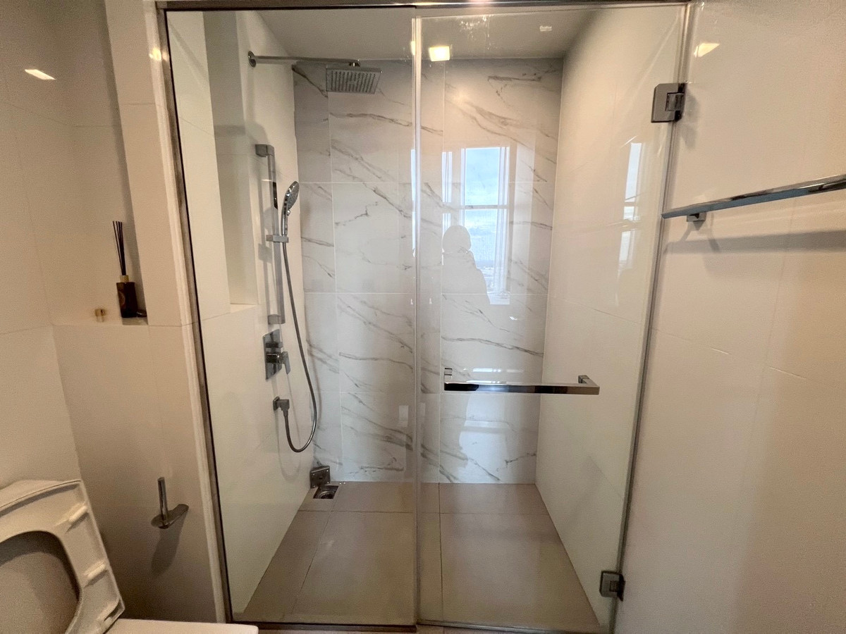 For RentCondoOnnut, Udomsuk : For rent 📍The Line Sukhumvit 101 📌Beautiful room, high ceiling, complete furniture and electrical appliances 🚆Near BTS Punnawithi 350 meters.